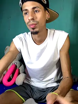 Snapshot of Alexx_1214 chatting on September 18, 2025, 1:08 am Alexx 1214 online show from September 18, 2025, 1:08 am