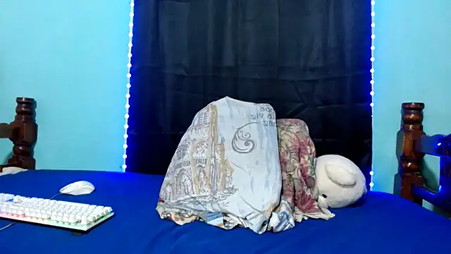 Snapshot of Alexx_1214 chatting on November 6, 2025, 12:14 am Alexx 1214 online show from November 6, 2025, 12:14 am