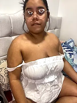 Snapshot of Anabelle_00_ chatting on November 8, 2025, 10:35 pm Anabelle 00 online show from November 8, 2025, 10:35 pm