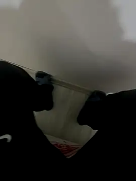 LAZ3R1 online show from November 18, 2025, 10:24 pm