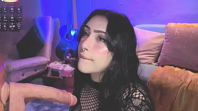 Snapshot of ashlynnlowe_ chatting on October 4, 2025, 7:37 pm ashlynnlowe  online show from October 4, 2025, 7:37 pm