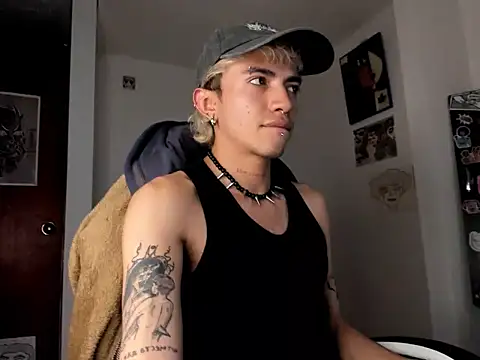 Snapshot of guynextdo0r chatting on September 28, 2025, 9:44 pm guynextdo0r online show from September 28, 2025, 9:44 pm