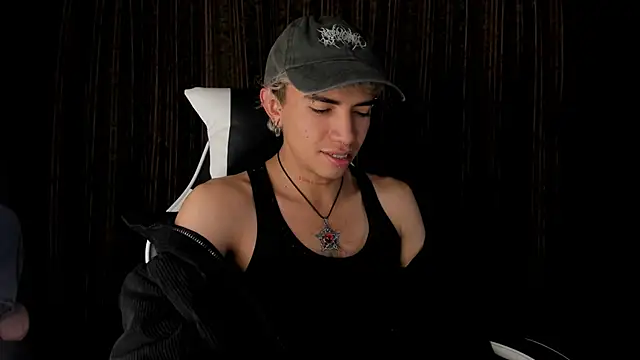 Snapshot of guynextdo0r chatting on December 17, 2025, 10:59 pm guynextdo0r online show from December 17, 2025, 10:59 pm