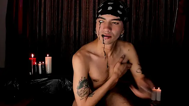 Snapshot of guynextdo0r chatting on October 31, 2025, 9:22 pm guynextdo0r online show from October 31, 2025, 9:22 pm