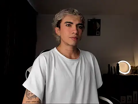 Snapshot of guynextdo0r chatting on October 16, 2025, 6:49 pm guynextdo0r online show from October 16, 2025, 6:49 pm