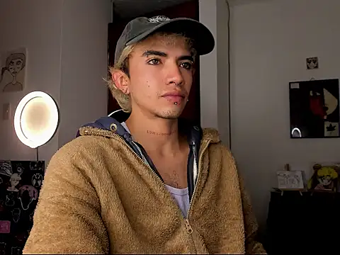 Snapshot of guynextdo0r chatting on October 11, 2025, 9:27 pm guynextdo0r online show from October 11, 2025, 9:27 pm