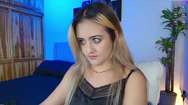 Snapshot of MaryMoon_ chatting on October 15, 2025, 8:39 pm MaryMoon online show from October 15, 2025, 8:39 pm