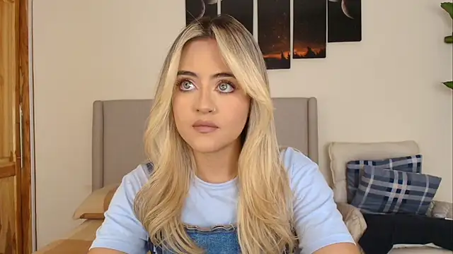 MaryMoon  online show from January 12, 2026, 11:53 pm