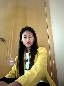 luy-xinh02 online show from September 19, 2025, 2:37 am