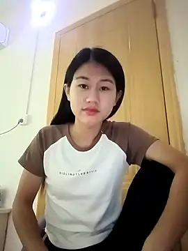 luy-xinh02 online show from October 3, 2025, 2:48 am