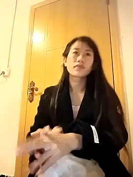 luy-xinh02 online show from October 31, 2025, 2:24 pm