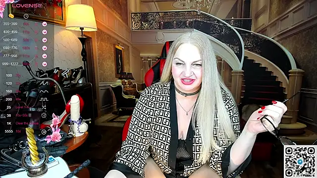 Snapshot of Nina_Devillle chatting on April 20, 2026, 12:57 am Nina Devillle online show from April 20, 2026, 12:57 am
