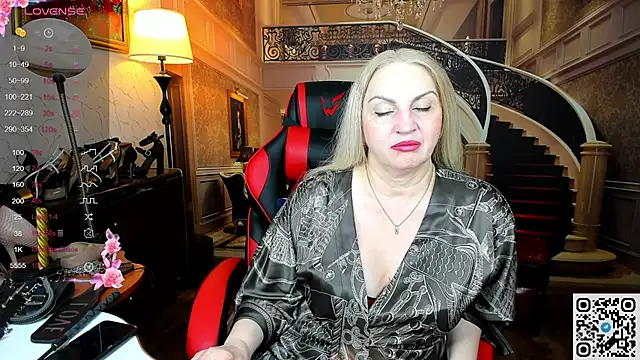 Snapshot of Nina_Devillle chatting on May 31, 2026, 1:44 am Nina Devillle online show from May 31, 2026, 1:44 am