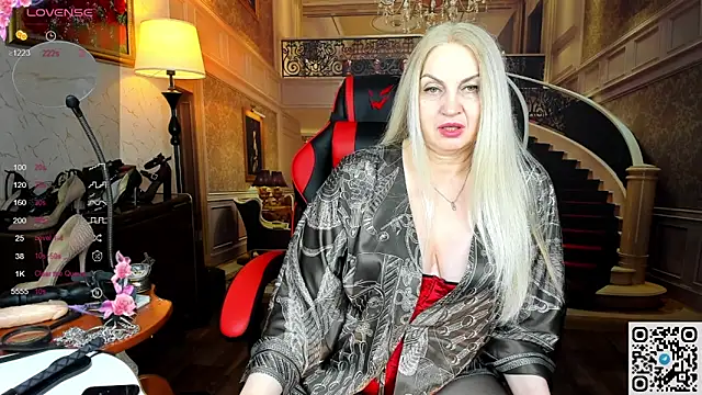 Snapshot of Nina_Devillle chatting on May 17, 2026, 3:06 am Nina Devillle online show from May 17, 2026, 3:06 am