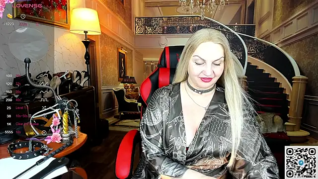 Snapshot of Nina_Devillle chatting on April 23, 2026, 7:59 pm Nina Devillle online show from April 23, 2026, 7:59 pm