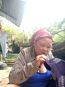 Snapshot of riso-00 chatting on October 15, 2025, 3:05 am riso-00 online show from October 15, 2025, 3:05 am