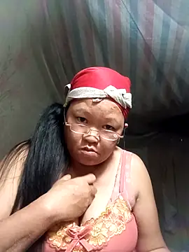 Snapshot of riso-00 chatting on November 3, 2025, 10:52 am riso-00 online show from November 3, 2025, 10:52 am