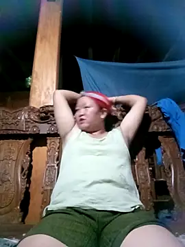 Snapshot of riso-00 chatting on October 3, 2025, 12:28 pm riso-00 online show from October 3, 2025, 12:28 pm