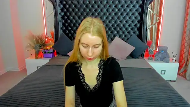 Alina Blonde online show from May 13, 2026, 5:36 am