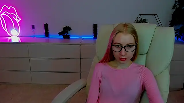 Alina Blonde online show from October 7, 2025, 5:41 am