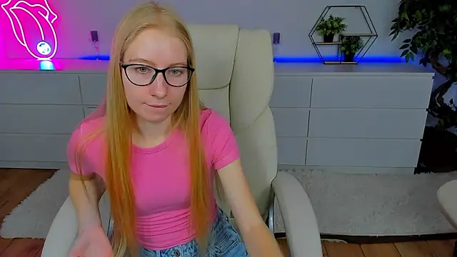 Alina Blonde online show from September 12, 2025, 5:40 am