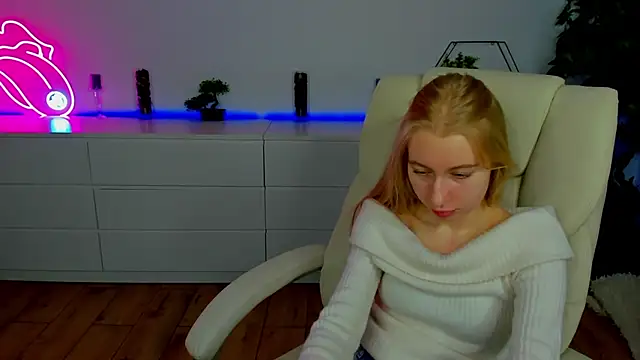 Alina Blonde online show from November 3, 2025, 6:40 am