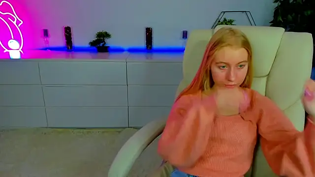 Alina Blonde online show from October 12, 2025, 5:42 am