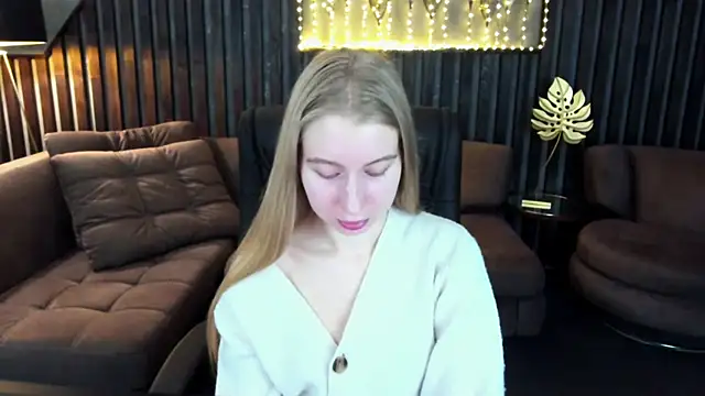 Alina Blonde online show from March 29, 2026, 5:42 am