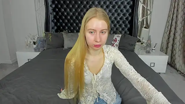 Alina Blonde online show from March 11, 2026, 6:40 am