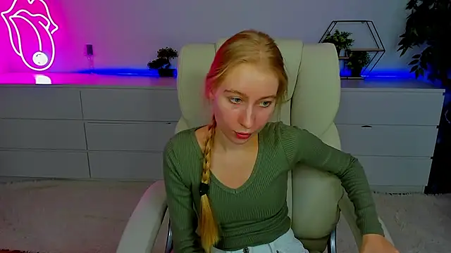 Alina Blonde online show from October 1, 2025, 12:09 pm