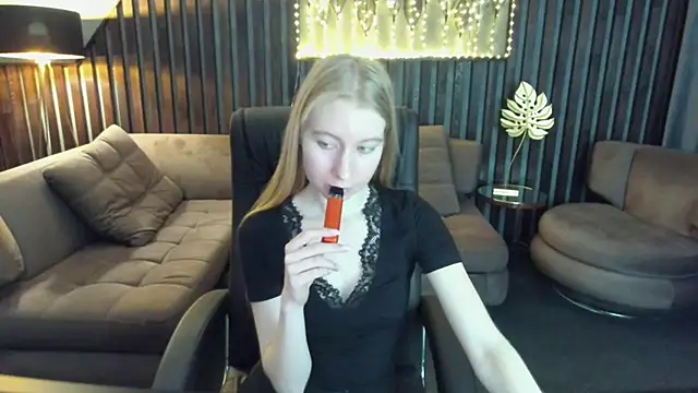 Alina Blonde online show from May 11, 2026, 2:56 pm