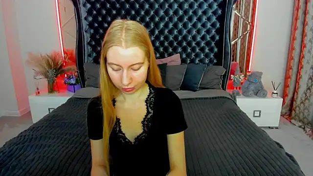 Alina Blonde online show from May 29, 2026, 5:35 am