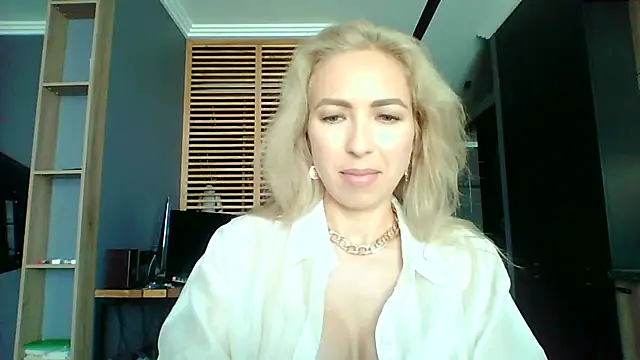 Snapshot of Ivvona chatting on July 16, 2026, 11:18 am Ivvona online show from July 16, 2026, 11:18 am