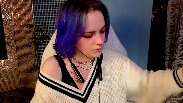 Snapshot of Eniferi chatting on December 2, 2025, 11:23 am Eniferi online show from December 2, 2025, 11:23 am