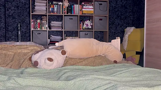 Snapshot of AzureEyes chatting on March 24, 2026, 2:39 pm AzureEyes online show from March 24, 2026, 2:39 pm