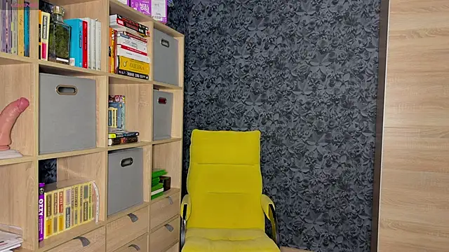 Snapshot of AzureEyes chatting on November 17, 2025, 3:27 pm AzureEyes online show from November 17, 2025, 3:27 pm