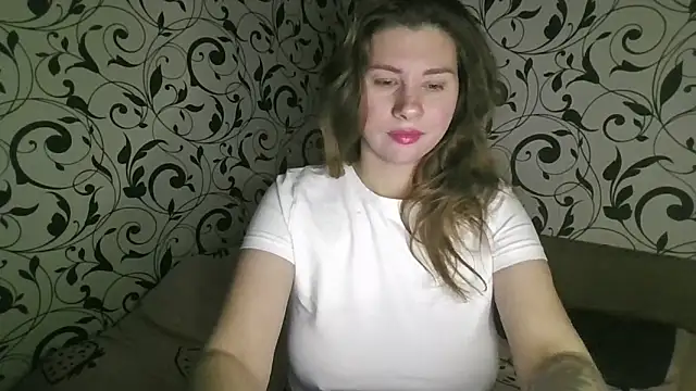 YourEmilie online show from November 29, 2025, 4:07 pm