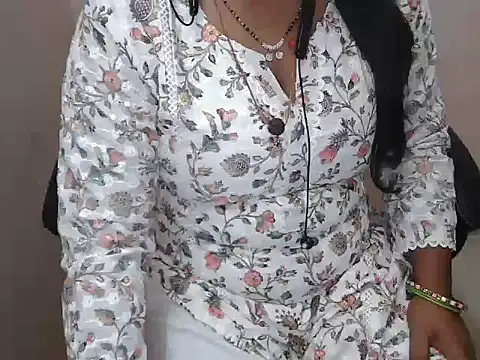 Snapshot of bold_naina chatting on November 4, 2025, 3:32 am bold naina online show from November 4, 2025, 3:32 am