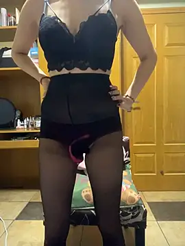 xiuchun100 online show from April 18, 2026, 1:57 pm