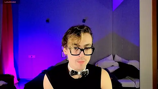 OLIVER  MARTINEZ online show from October 13, 2025, 5:31 am