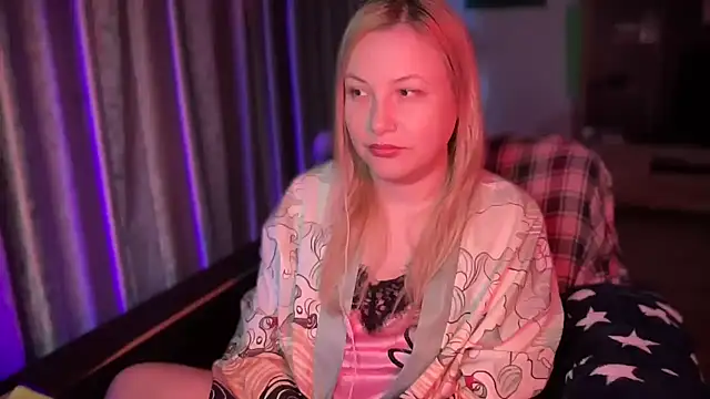 Snapshot of BikiHellena chatting on November 7, 2025, 6:40 am BikiHellena online show from November 7, 2025, 6:40 am