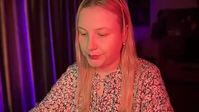 Snapshot of BikiHellena chatting on October 28, 2025, 1:06 am BikiHellena online show from October 28, 2025, 1:06 am