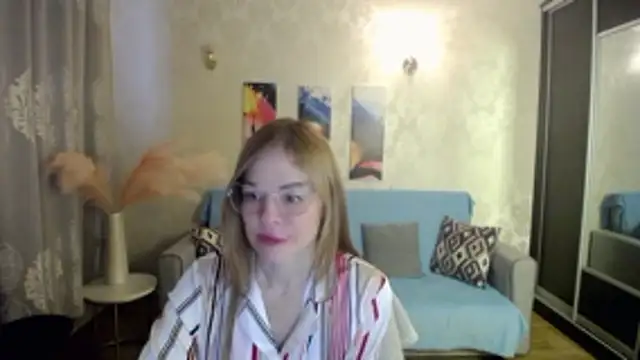 shy hot cat online show from December 3, 2025, 8:14 am