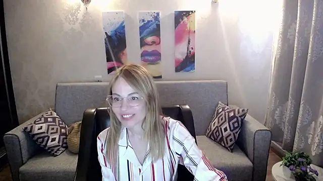 shy hot cat online show from September 11, 2025, 12:05 pm