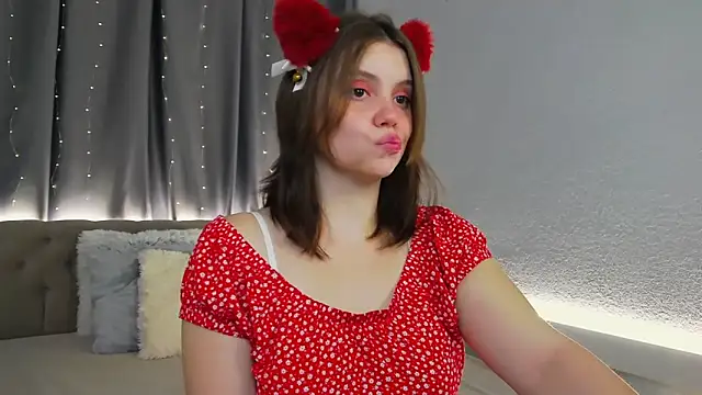 SoftLolli online show from September 19, 2025, 6:17 am