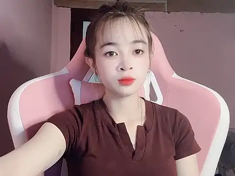 Suna7383 online show from November 12, 2025, 4:22 pm