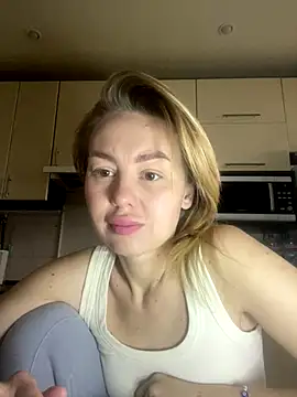 MartaLuna  online show from December 3, 2025, 7:30 am