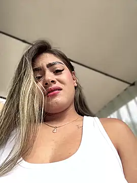 MayaMoanXXX online show from October 22, 2025, 1:21 pm