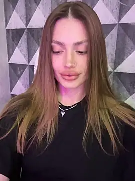 Snapshot of Elizabeth_Tay chatting on April 7, 2026, 6:43 pm Elizabeth Tay online show from April 7, 2026, 6:43 pm