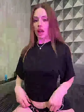 Snapshot of Elizabeth_Tay chatting on April 13, 2026, 6:45 pm Elizabeth Tay online show from April 13, 2026, 6:45 pm